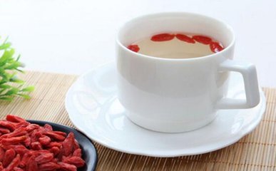 红枸杞子上火吗