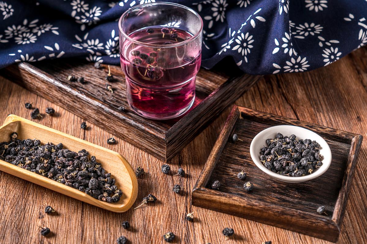 黑枸杞泡水喝的正确方法的功效与作用是什么呢